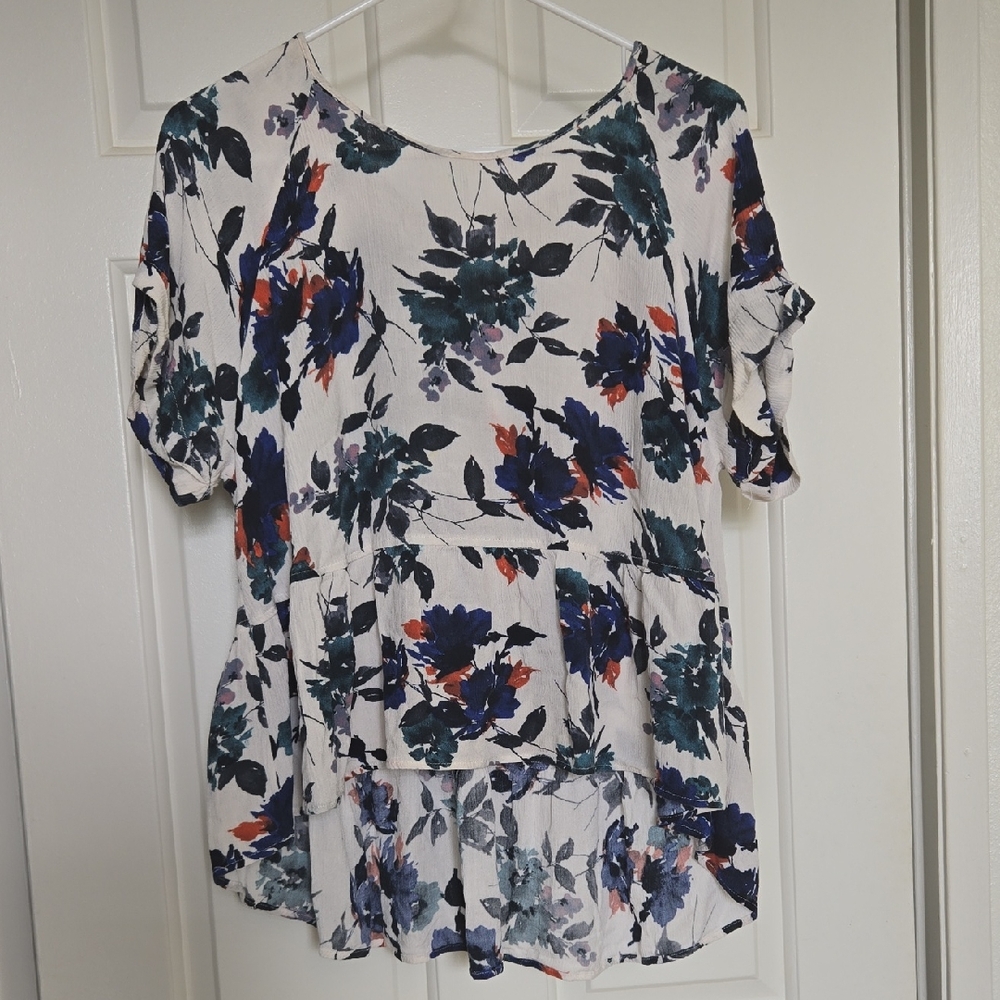 Lush Flutter Sleeve Hi-Lo Peplum Blouse